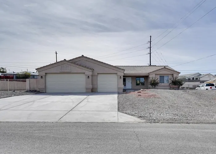 Havasu W/ Fire Pit & Grill, 3 Mi To Holiday home